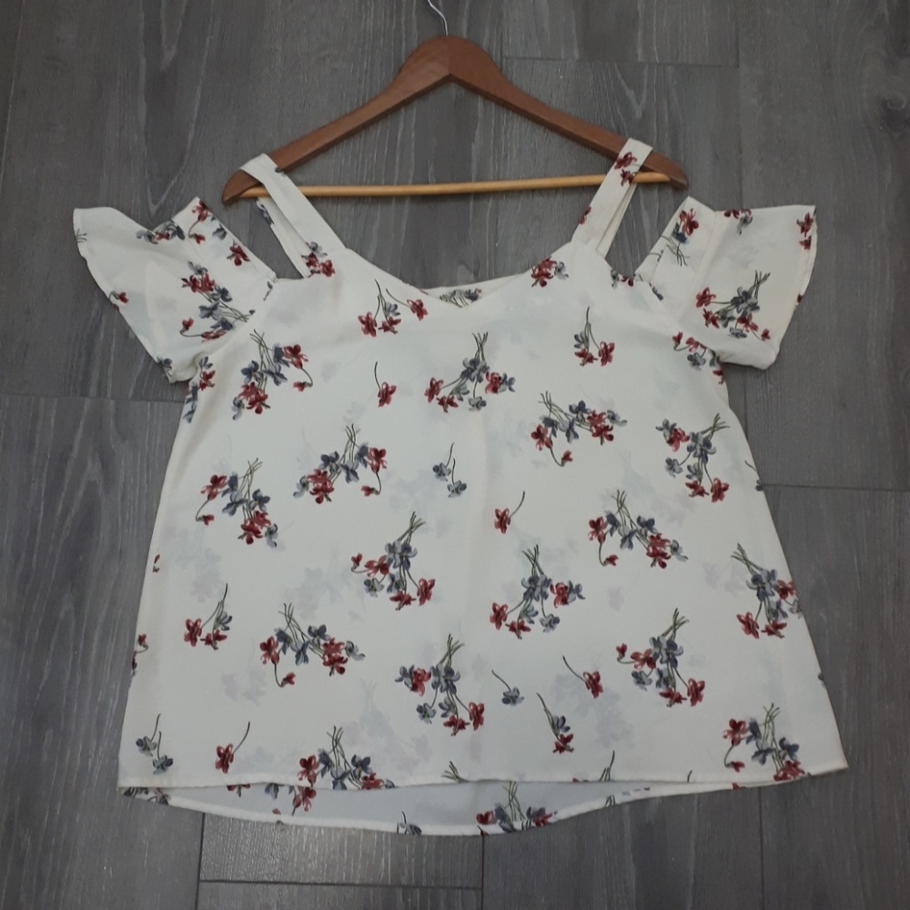 🛍 3/$12 ROUTE 3 Flower Shirt